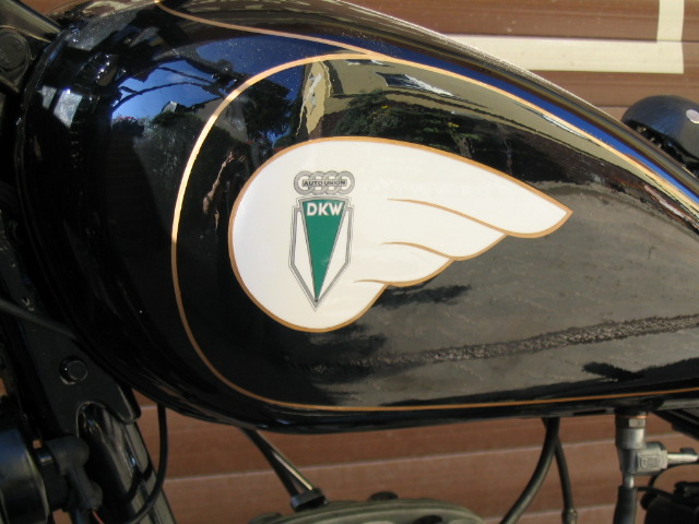 Neu lackierter DKW-Tank